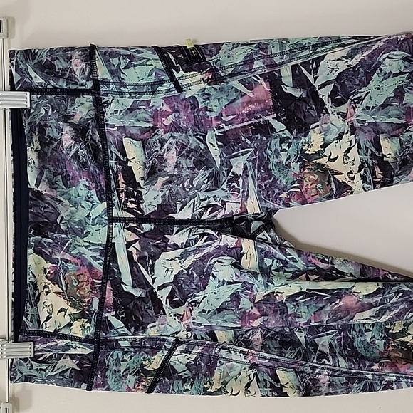 Lululemon Run: Top Speed CropIridescent Multi Size 6 - Picture 8 of 16